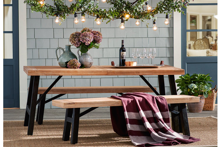 how to host the ideal outdoor party
