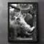 Reproduction d'art encadrée noire rétro sur fond gris par chats-1047207640