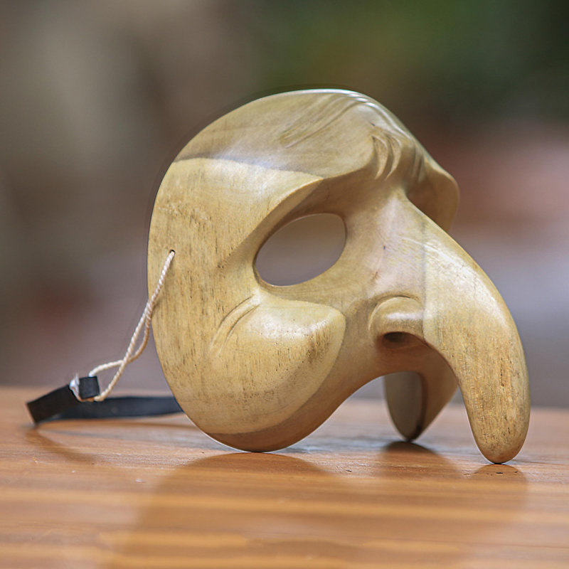 Sculpture de clown à long nez de masque