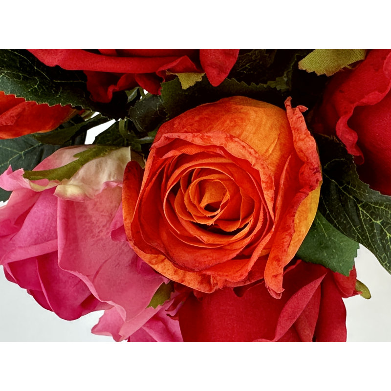 Arrangement de vraies roses dans un vase