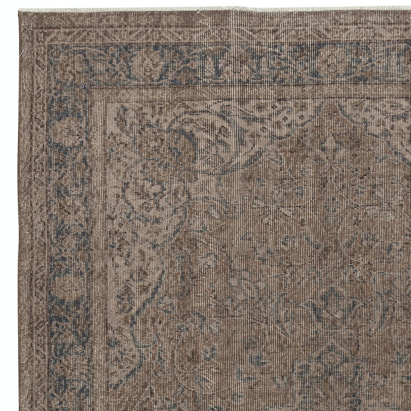 Tapis turc moderne de 5,6 x 9 pi de couleur brune. Tapis noué à la main