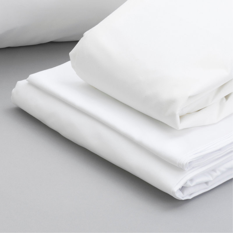 Ensemble de literie Essentials: oreillers, ensemble de draps, protège-matelas