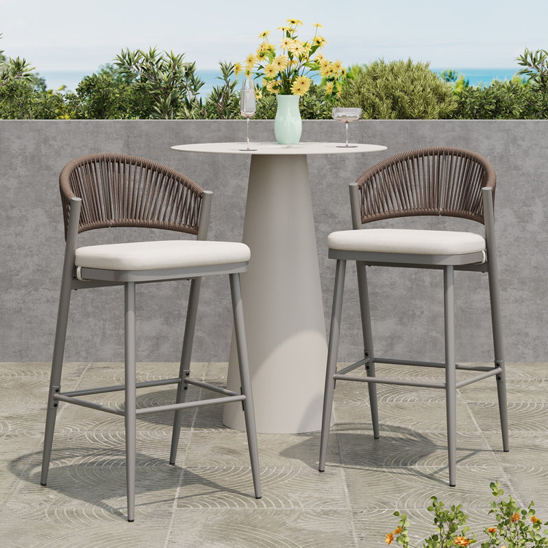 Ensemble de 2 tabourets de bar d'extérieur à structure en métal à hauteur d'assise 30,25 "avec dossier en PE en rotin