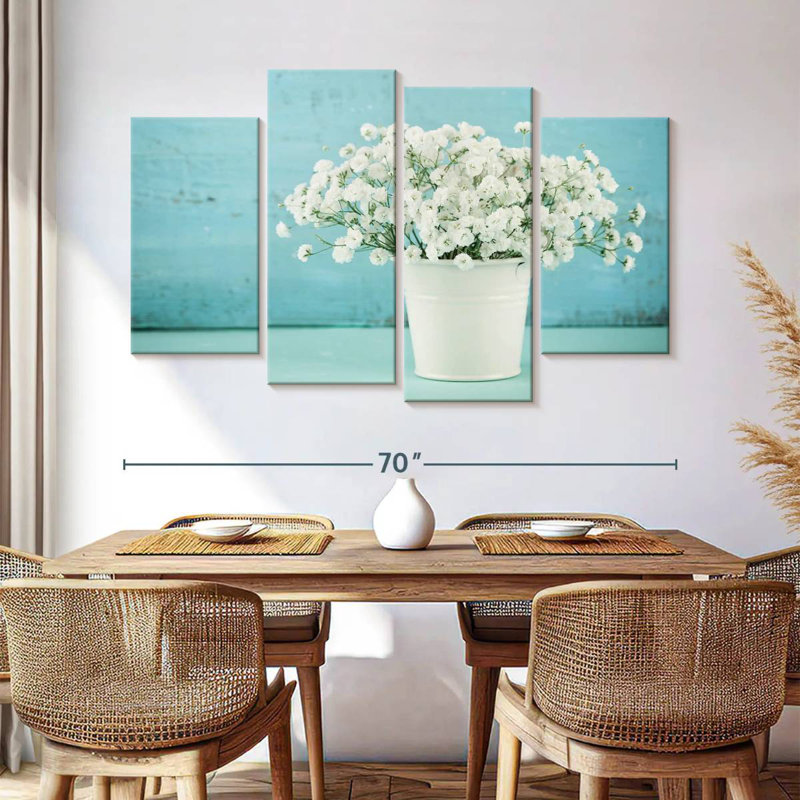 Harnek Gypsophila dans un vase blanc