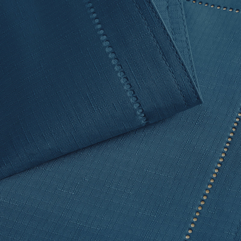 Nappe Kapellen, 70 po x 52 po, Bleu rougeâtre