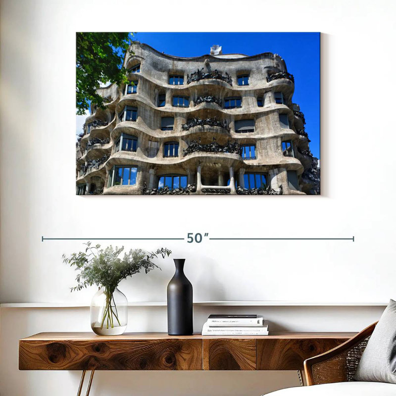 Nicci Casa Mila, H 26 po x l 39 po