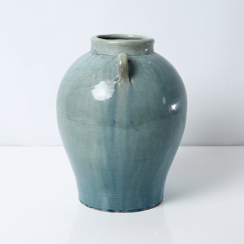 Dontavion Porcelain Table Vase