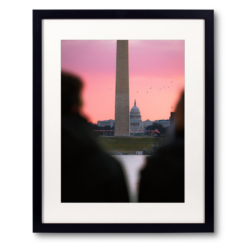 Amical Sunrise par Angela Pan - photographie, H 31,25 po x l 25,25 po, Papier avec cadre noir