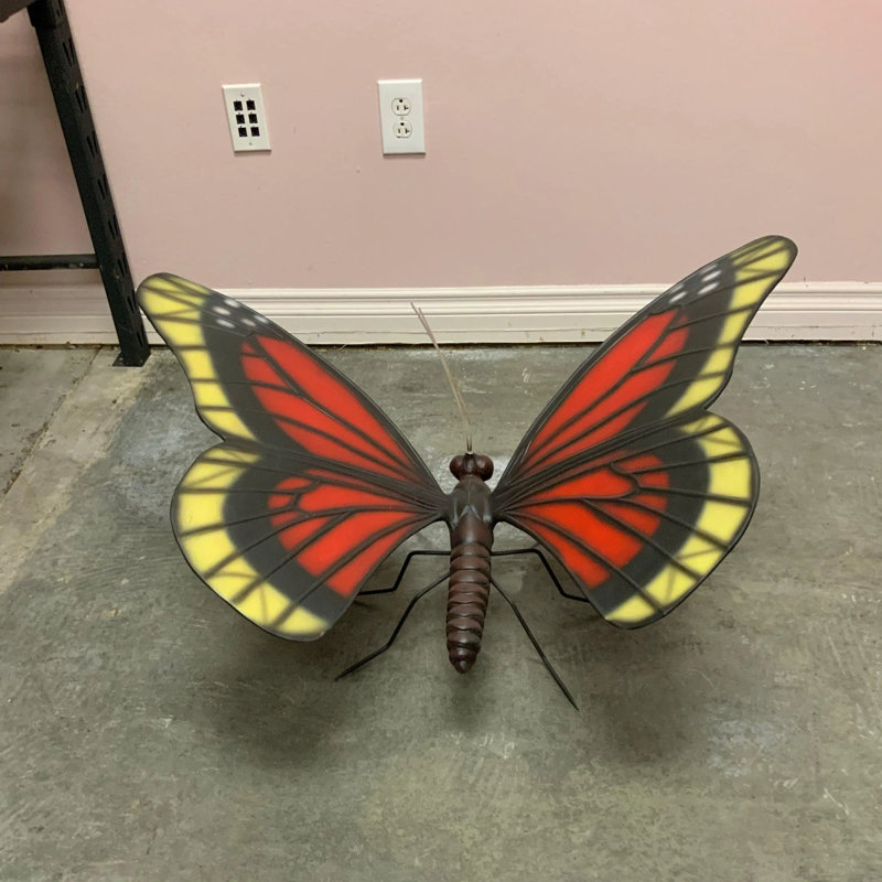 Statue insecte papillon surdimensionné