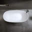 Baignoire de trempage autoportante en résine de 65 po à surface solide avec trop-plein et bonde escamotable blanche 65 po-123339637
