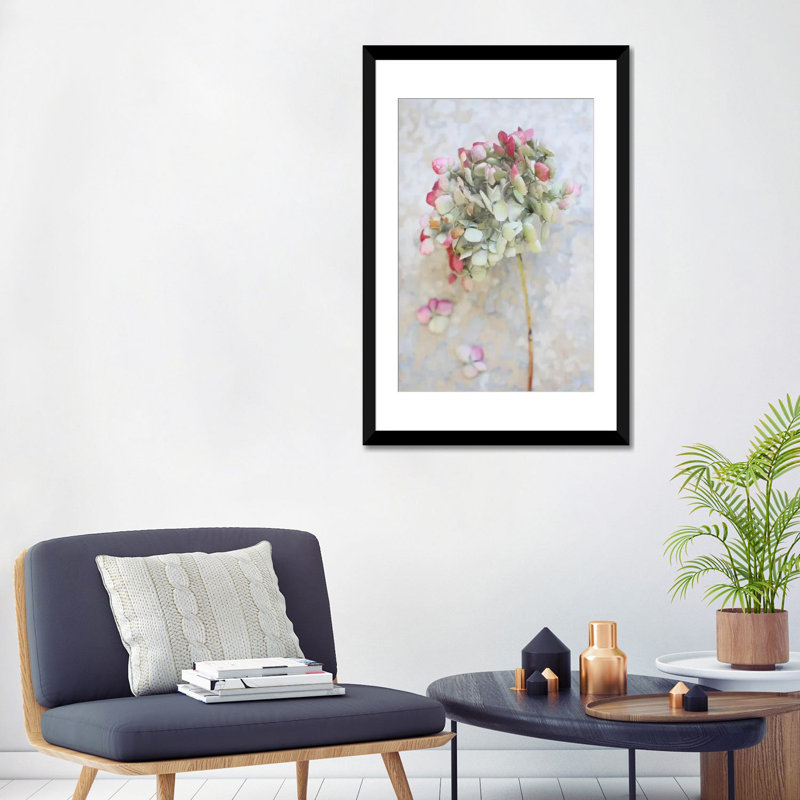 «Hydrangea pastel séché I», reproduction sur toile, Papier d'art encadré noir, H 24 po x l 16 po x P 1 po, Blanc