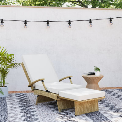 Single Chaise with Cushions