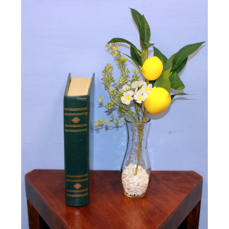 Citron, feuilles vertes et fleurs blanches