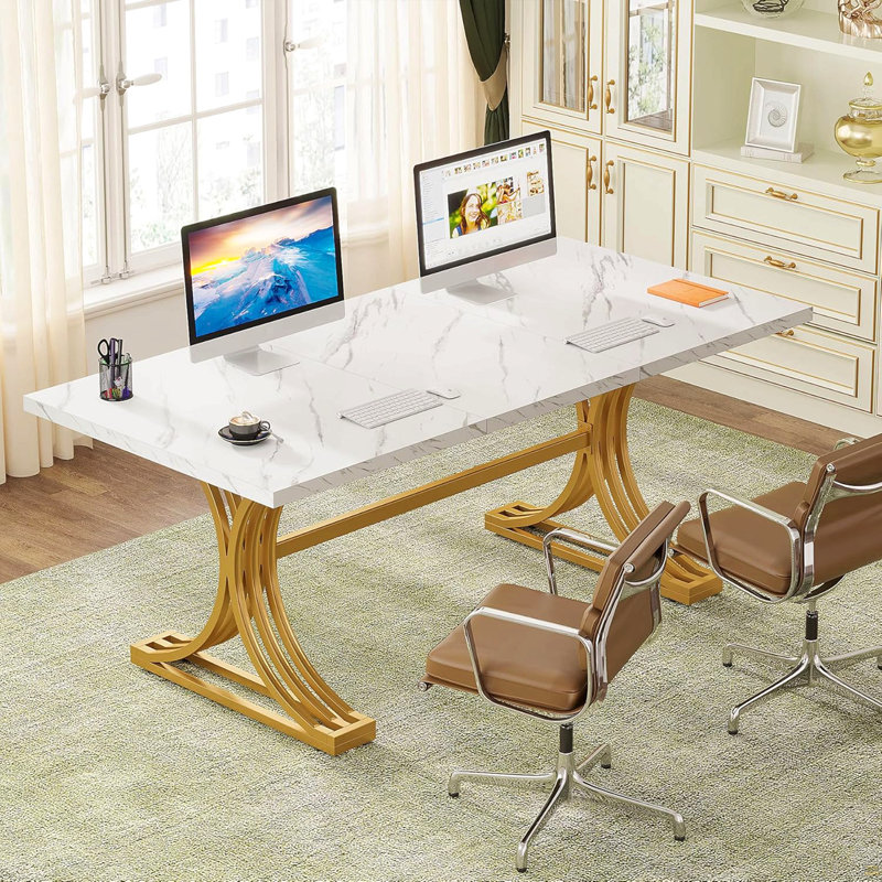 Bureau de direction moderne de 63 po, grand bureau d'ordinateur avec pieds en X élégants, poste de travail en faux marbre, mobilier de bureau pour la maison, blanc et or