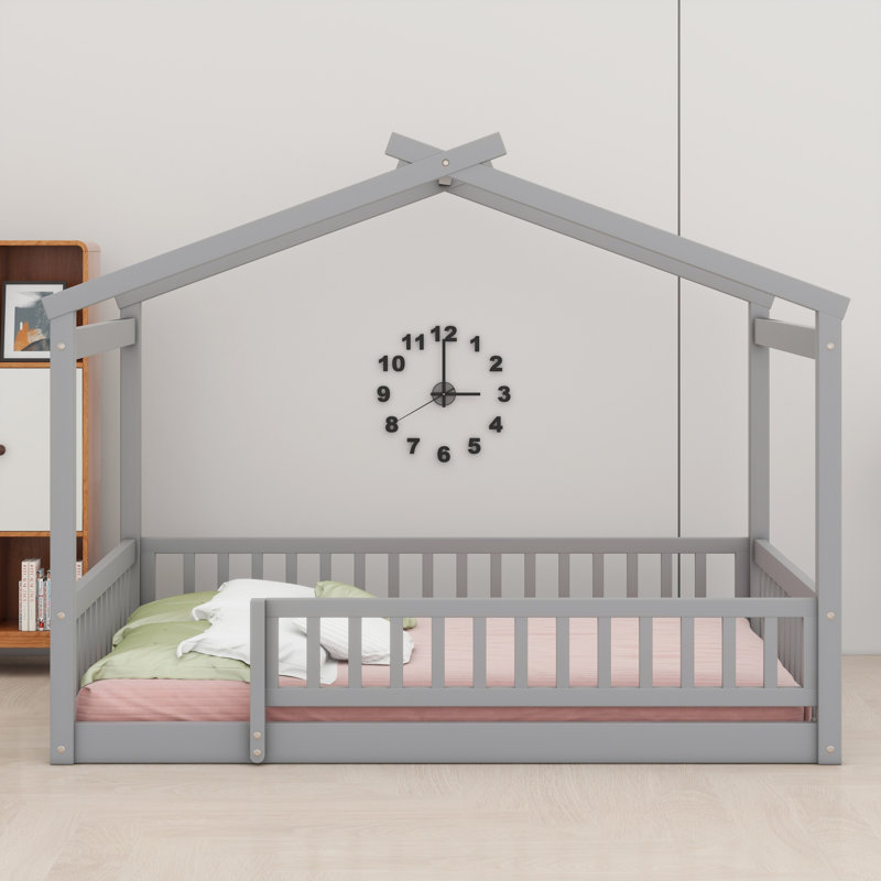 Structure de lit en bois avec clôture, Gris