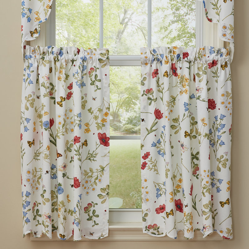 Wildflower Scalloped Tiers - 24"L, 72"W x 24" L