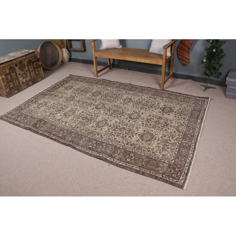 Tapis turc tissé à la main en rouge audacieux offrant une touche authentique et élégante à votre décor