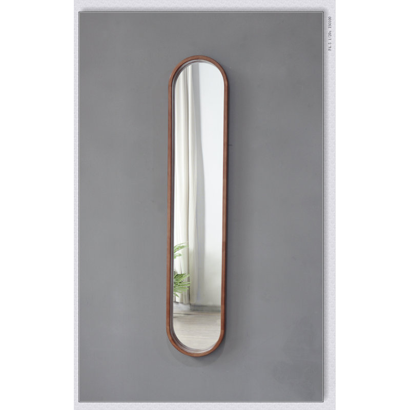 Élégant miroir ovale allongé avec cadre en caoutchouc durable, parfait pour améliorer l'esthétique de la pièce et la lumière naturelle.
