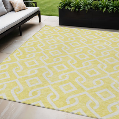 Tapis extérieur lavable à motif géométrique jaune et ivoire 5 pi x 8 pi
