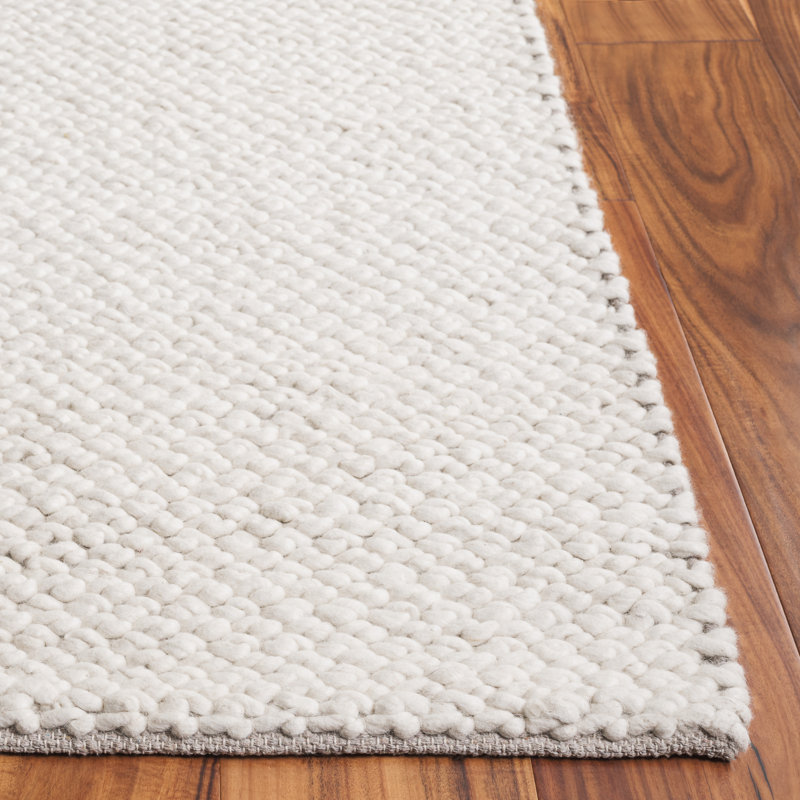 Finnick 704 Area Rug In Ivory, Rectangle 5' x 8'
