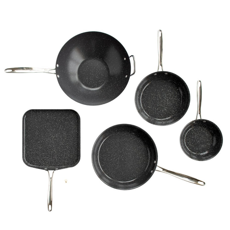 Batterie de cuisine en basalte