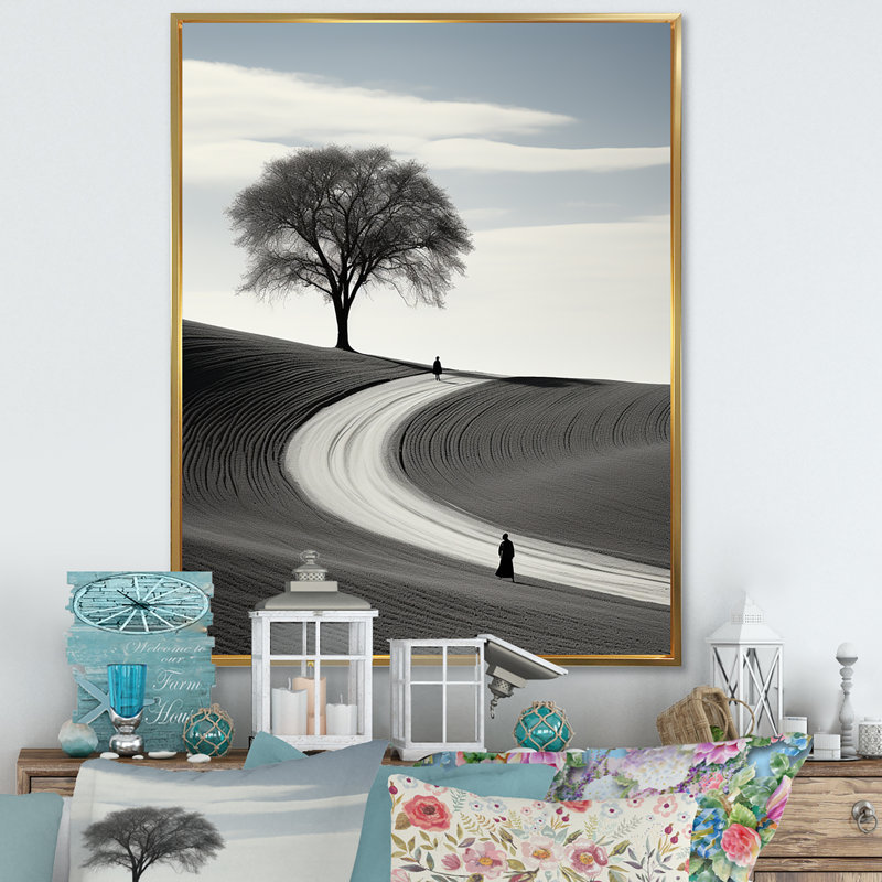 «Black and White Solitude Road III», reproduction sur toile, Cadre flottant doré, H 40 po x l 30 po x P 1,5 po