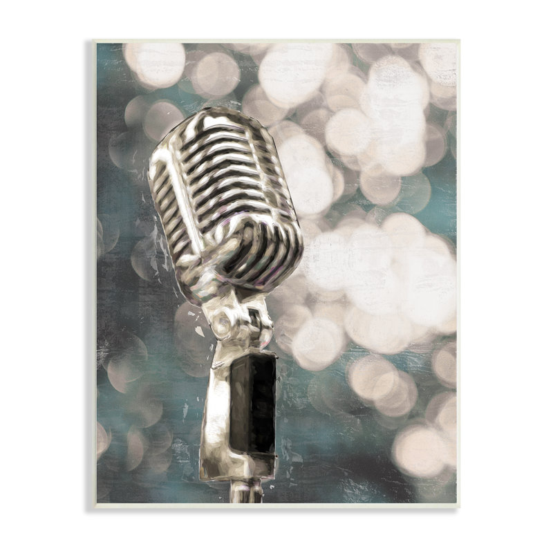 «Singing Microphone Musical Karaoke Mic Bokeh», photographie sur plaque murale par Cloverfield & Co., H 19 po x l 13 po