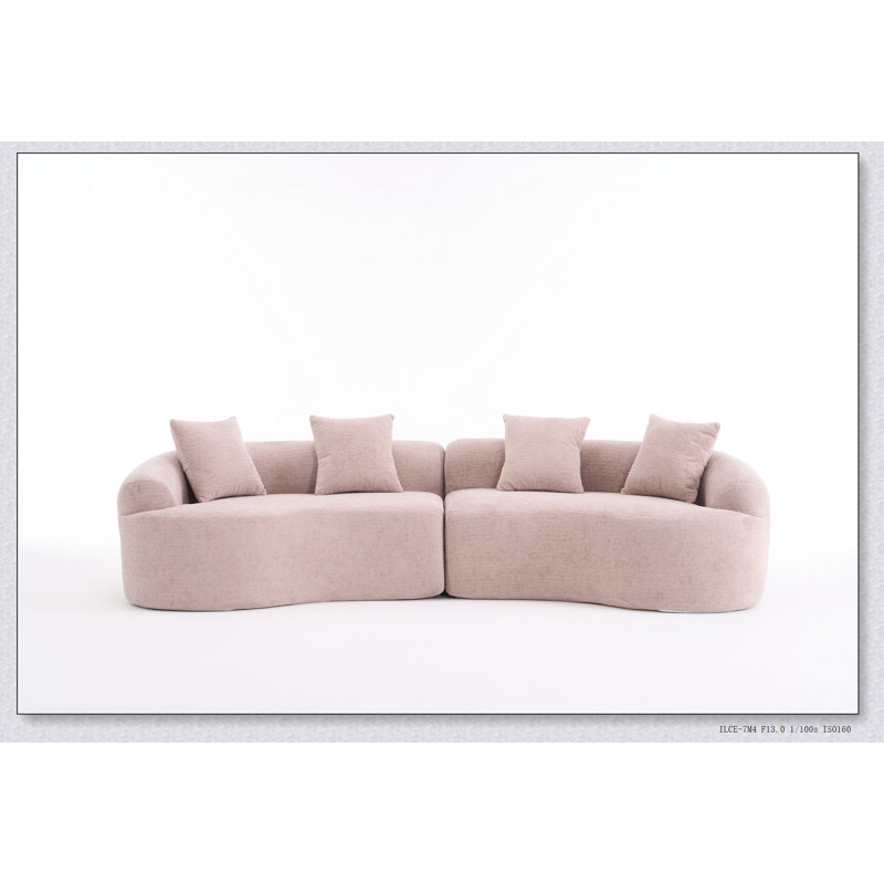 Canapé luxueux pour le salon avec coussins moelleux et design élégant, parfait pour le confort et l'esthétique., Orange