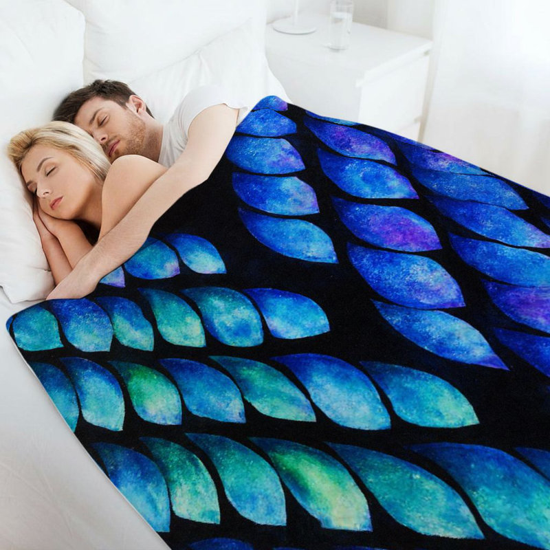 1Pc Teardrop Scale Motif Flanelle Couverture Doux Unique Coloré Dégradé Respirant Cosy Exotique Plume Conception Pour Canapé / Lit / Voyage 30 * 40