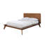 Lit plateforme en bois de noyer moyen-oriental de très grande taille, tête de lit à panneau, pieds fuselés, agencement de matelas prêt pour le lit dans la chambre à coucher avec pieds inclinés, espace compatible-701446249