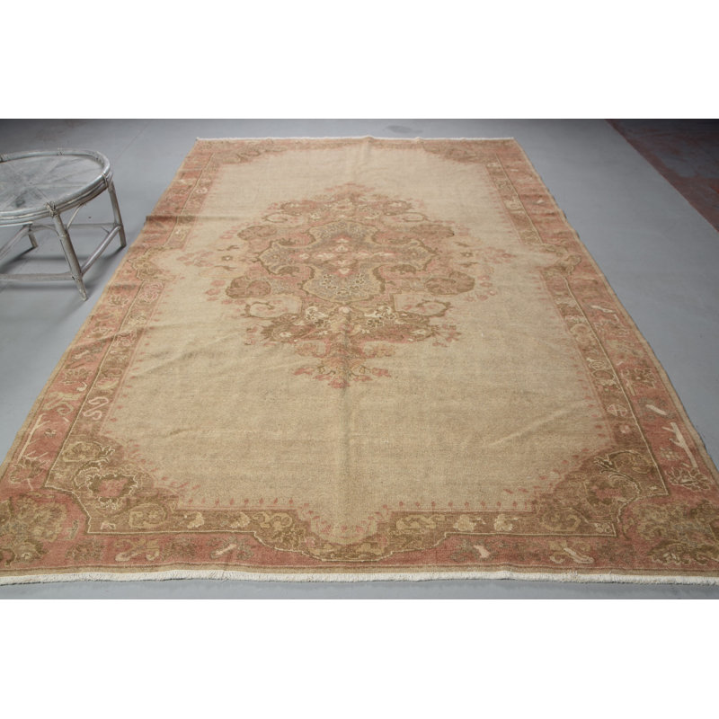 Tapis turc beige avec motif médaillon complexe pour une décoration intérieure élégante