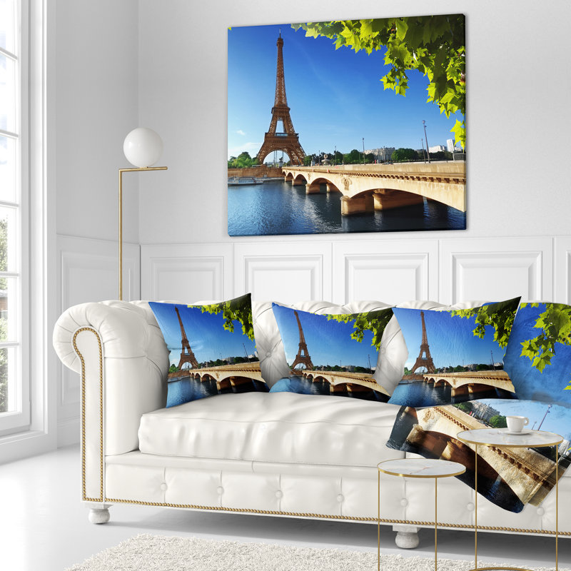 Pont à Paris, Tour Eiffel Paris - Coussin imprimé paysage urbain, 18 po x 18 po
