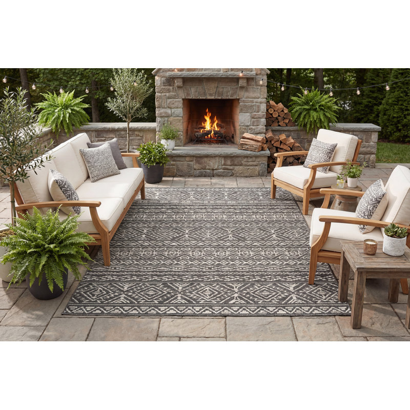 Pennock Geometric Indoor / Outdoor Rug, Rectangle 6'7" x 9'6"