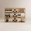 Support à vin mural en bois avec casiers en X et tablettes ouvertes