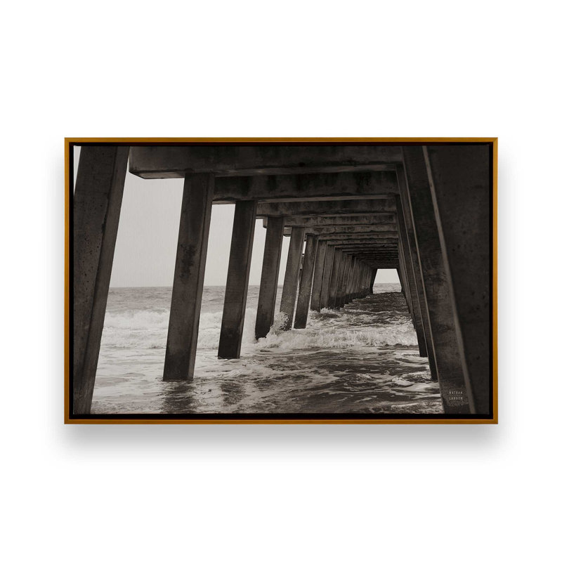 «Pier Angles I» par Nathan Larson, reproduction d'art sur toile, H 12 po x l 18 po, Cadre flottant, Doré
