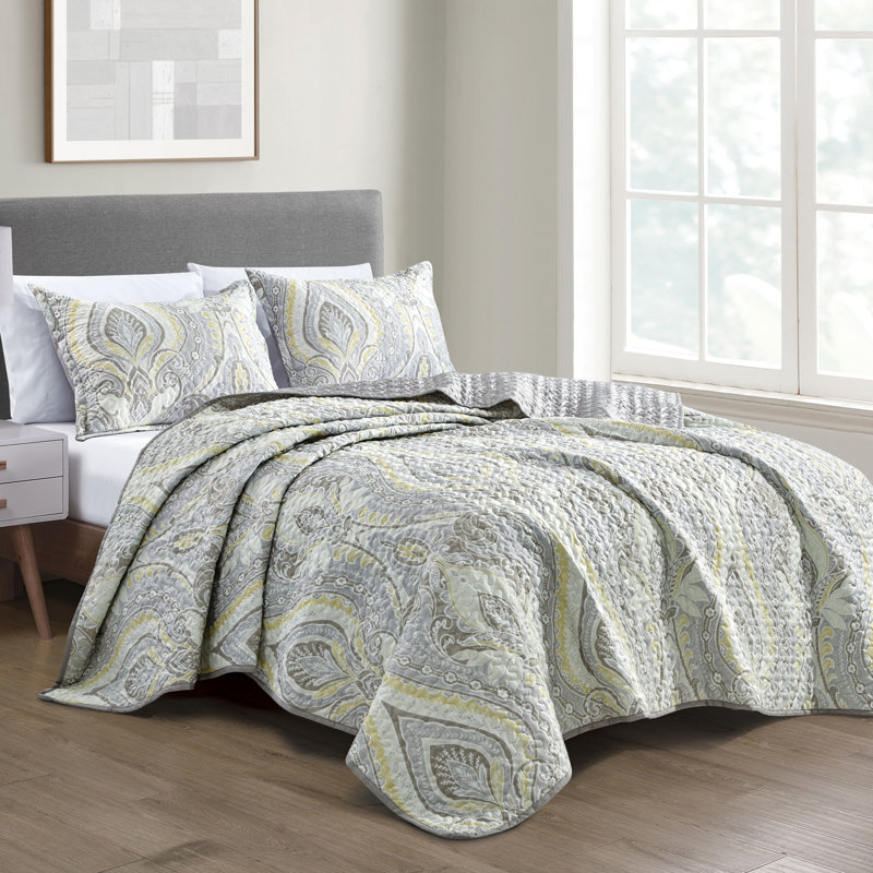 Ornate Traditional Damask Coverlet, Queen Coverlet + 2 Pillow Shams