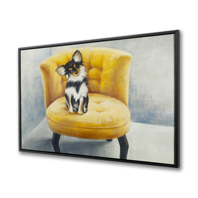 Chihuahua à poils longs avec fauteuil jaune | Art sur toile encadrée