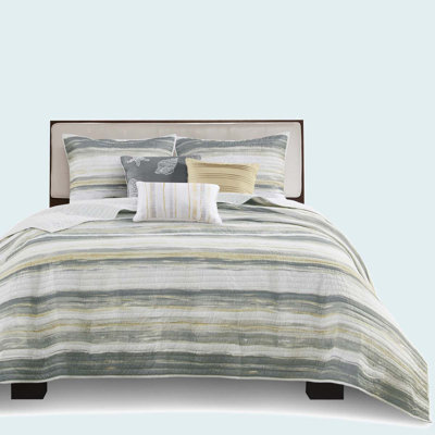 6 Piece Printed Quilt Set With Throw Pillows