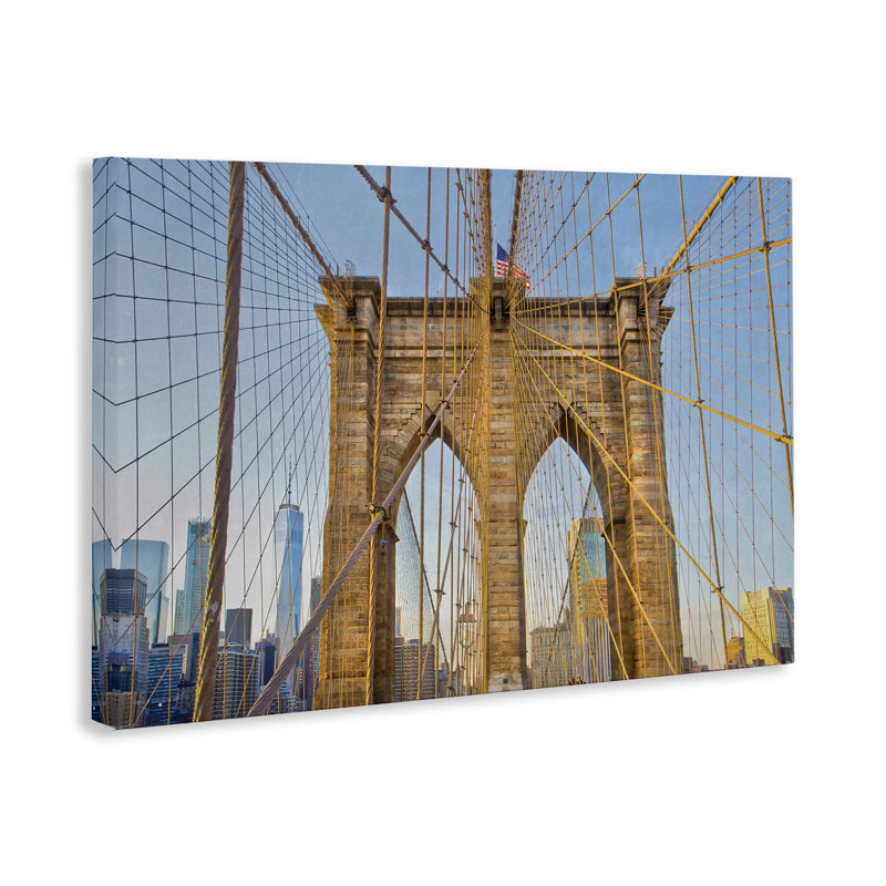 Pont industriel avec toile drapeau américain, design par Seven Trees Design, H 16 po x l 24 po