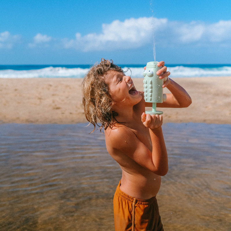 Sunnylife: Water Squirters - Vert pastel crocodile - Poignée à remplir d'eau