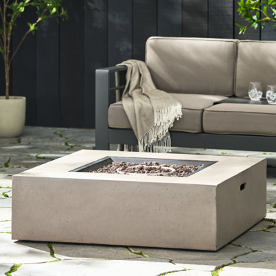 Réservoir d'extérieur 50 000 carrés - oxyde de magnésium gris. Pas d'assemblage. Foyer au gaz propane 40 po x 40 po x 12,5 po, 93,04 lb gris. Foyer à utiliser 40,38 po x 40,38 po x 12,38 po
