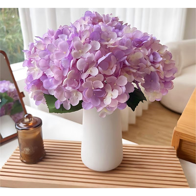 Arrangement d'hortensias dans un vase