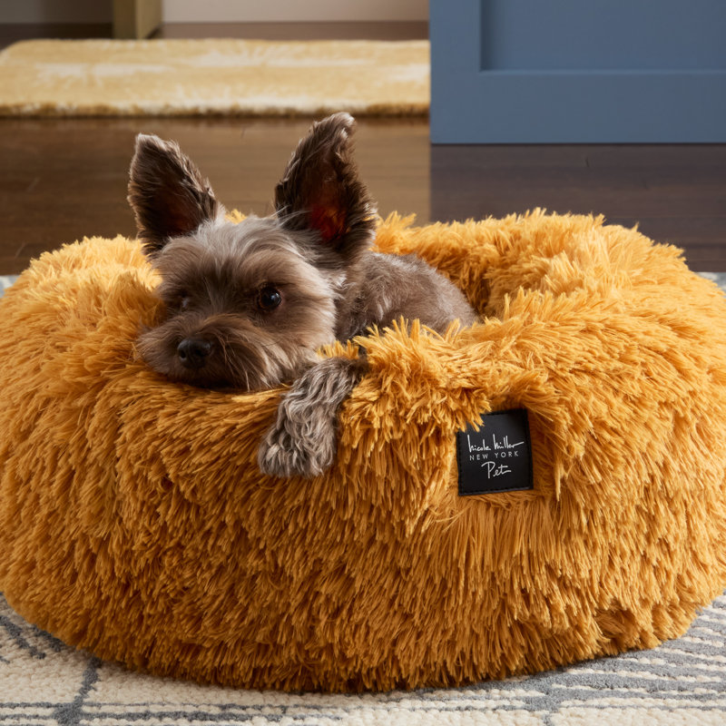 NICOLE MILLER New York Pet Ellie Fuzzy Solid Donut, Doré, H 7 po x l 5,5 po x P 24 po