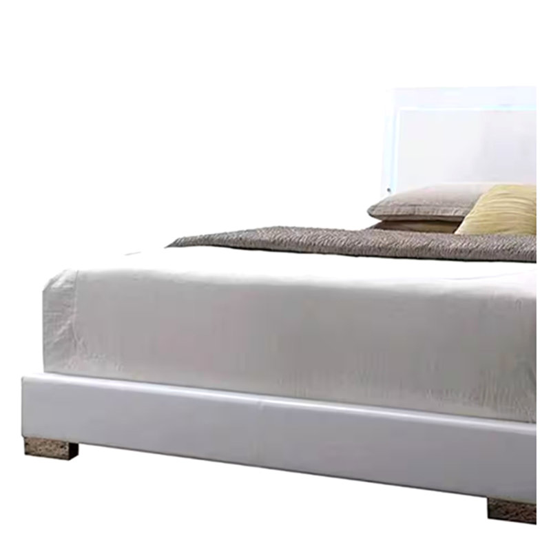 Grand lit en cuir synthétique blanc avec pieds blancs Lorimar