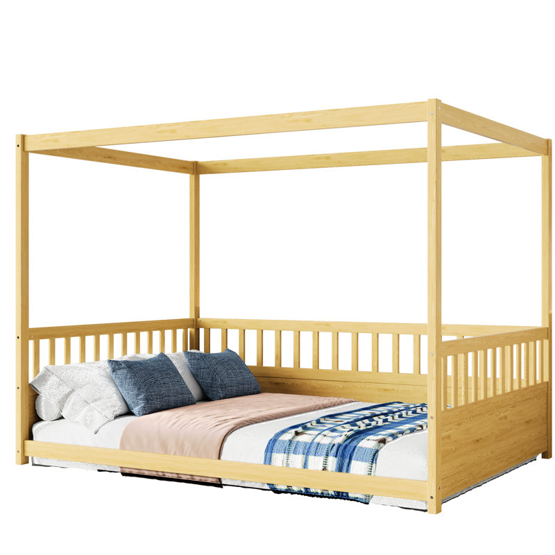 Et lit - construction en bois avec structure de baldaquin à profil bas