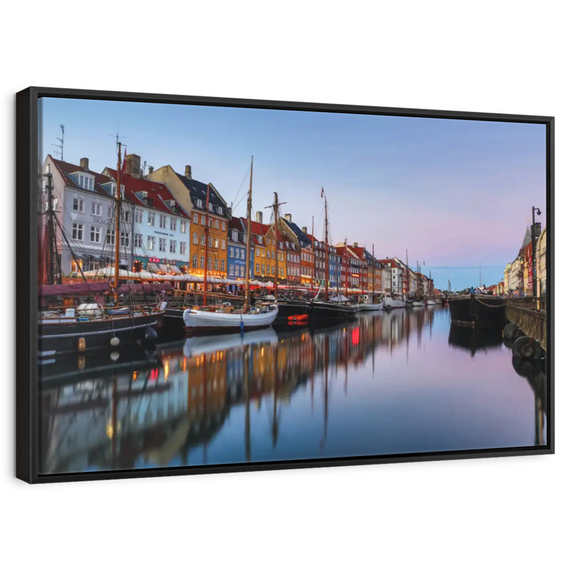 Nyhavn New Harbor, 25 po x 17 po, Cadre flottant noir