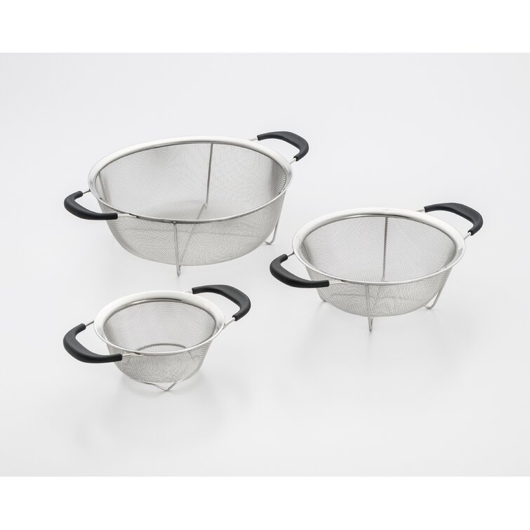 https://assets.wfcdn.com/im/41681374/resize-h755-w755%5Ecompr-r85/5381/53816392/Cook+Pro+3+-+Piece+Stainless+Steel+Colander+Set.jpg