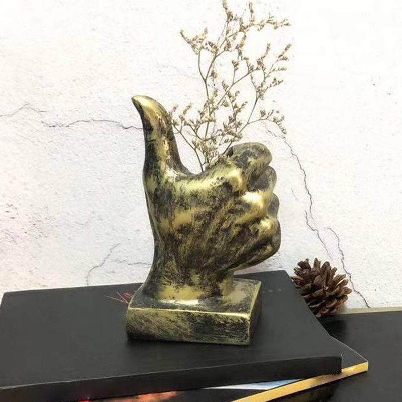 Figurines & Sculptures