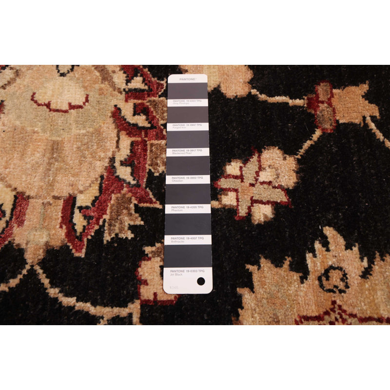 Tapis noir foncé et rouge Chobi Finest 8 pi 10 po x 8 pi 10 po
