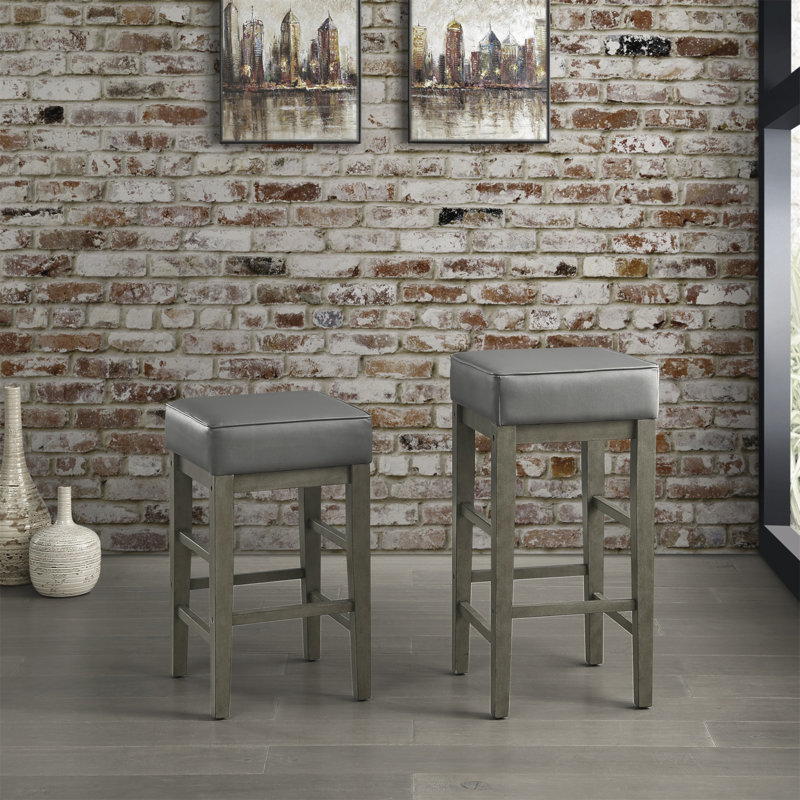 Ensemble de 2 tabourets de bar en similicuir transitionnel gris de 29 po, structure en bois massif au fini gris antique